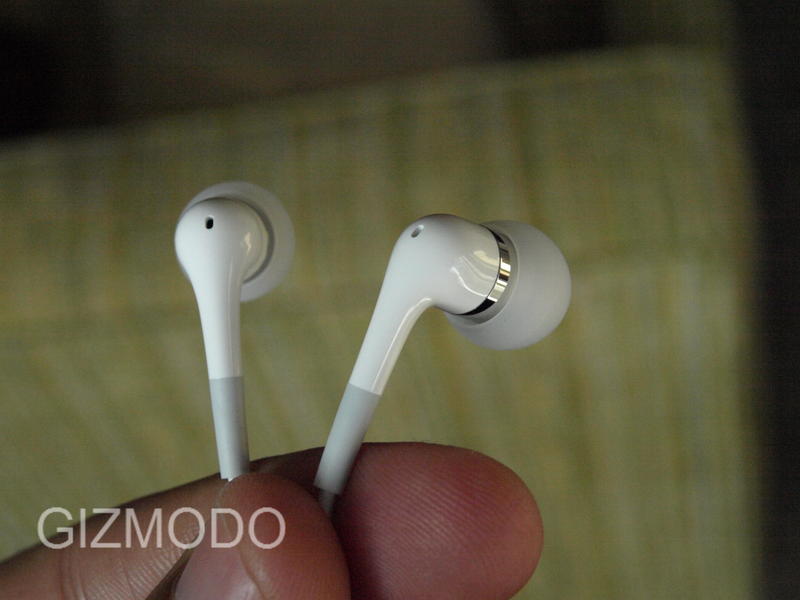 Illustration for article titled Lightning Review: New Apple In-Ear Headphones